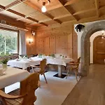Отель Alpin Garni Eder - Private Living Майрхофен