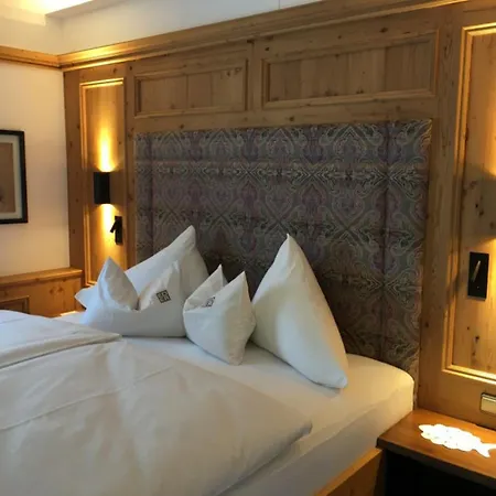 Alpin Garni Eder - Private Living 酒店 3*