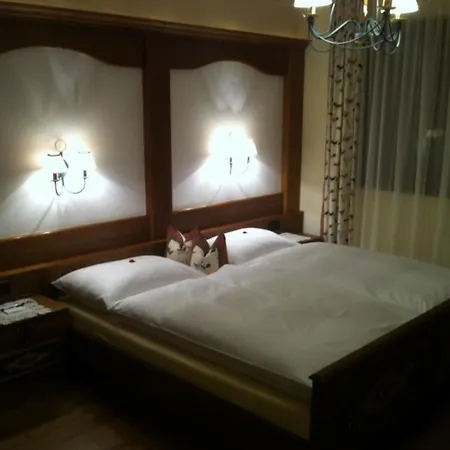 Alpin Hotel Garni Eder - Private Living Hotel Mayrhofen